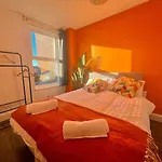 Spacious 4-Bedroom Apartment - Free Public Parking