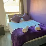 Spacious 4-Bedroom Apartment - Free Public Parking