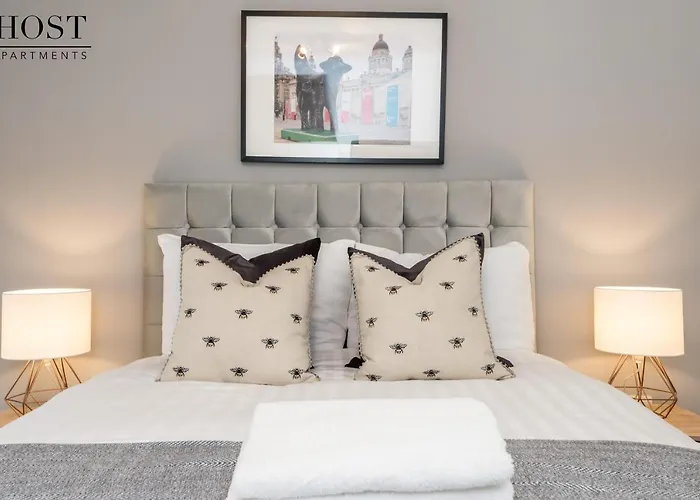 Host Apartments - Central Modern Two Bedroom Apt - Secure Parking!