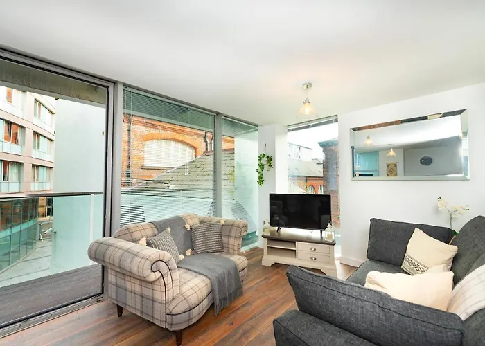 Free Parking Balcony Modern 2 Bed Citycentre