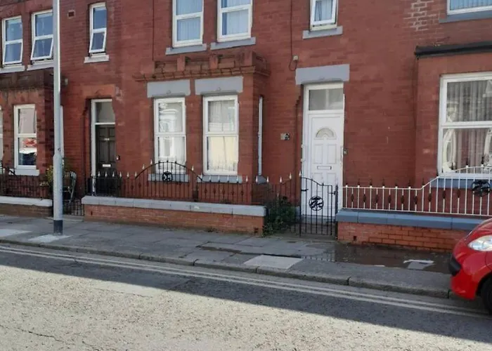 Large House Sleeps13 Close To Lfc Stadium Anfield