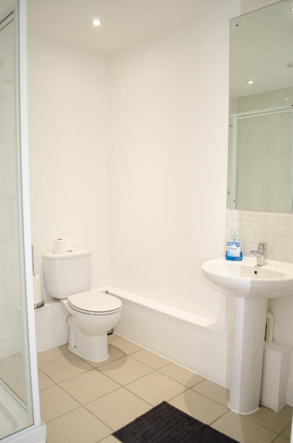 Serviced In Centre - Free Parking - Balcony - By Happy Days