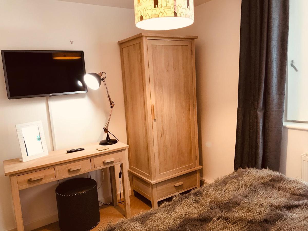 2 Bed Dockland - Free Parking Apartment *