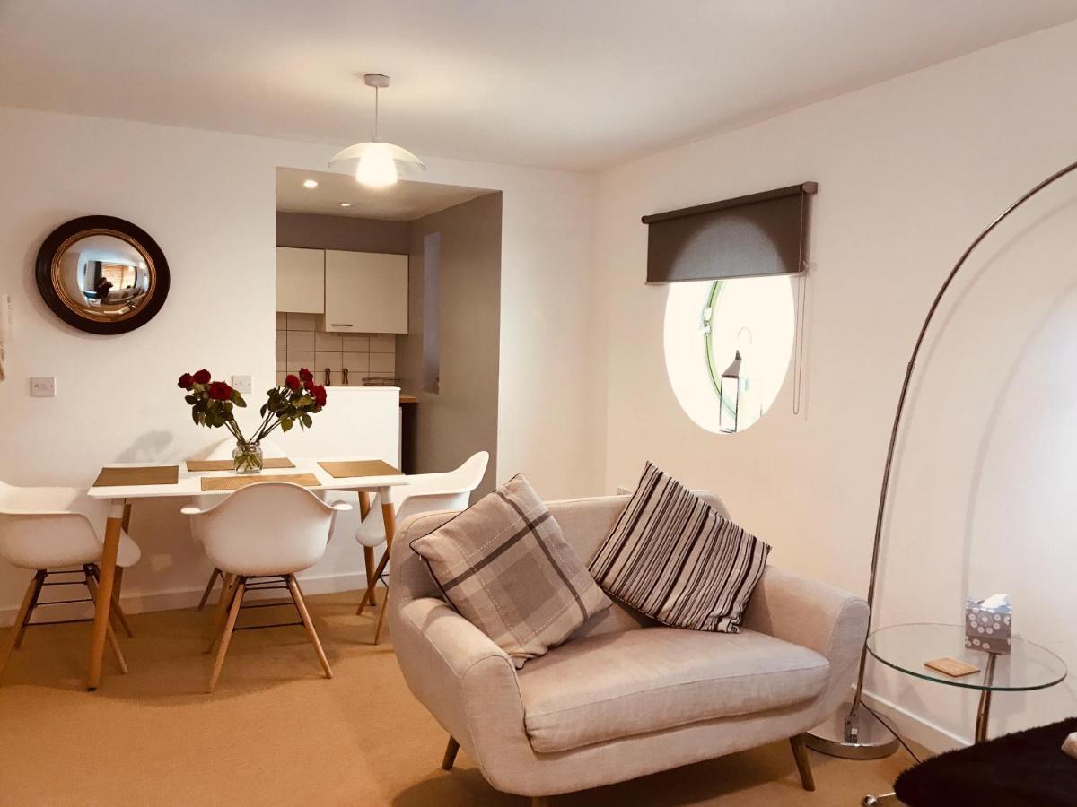 2 Bed Dockland - Free Parking Apartment Liverpool