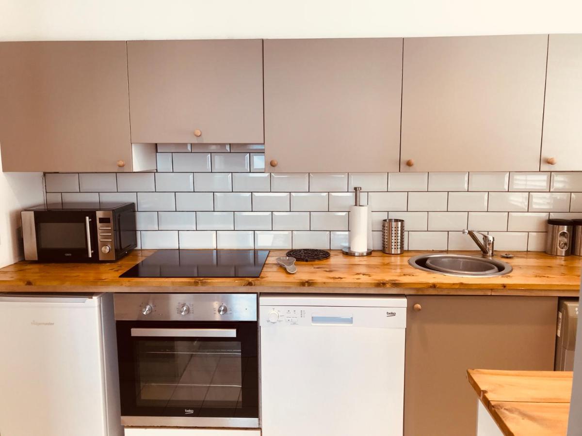2 Bed Dockland - Free Parking Apartment *