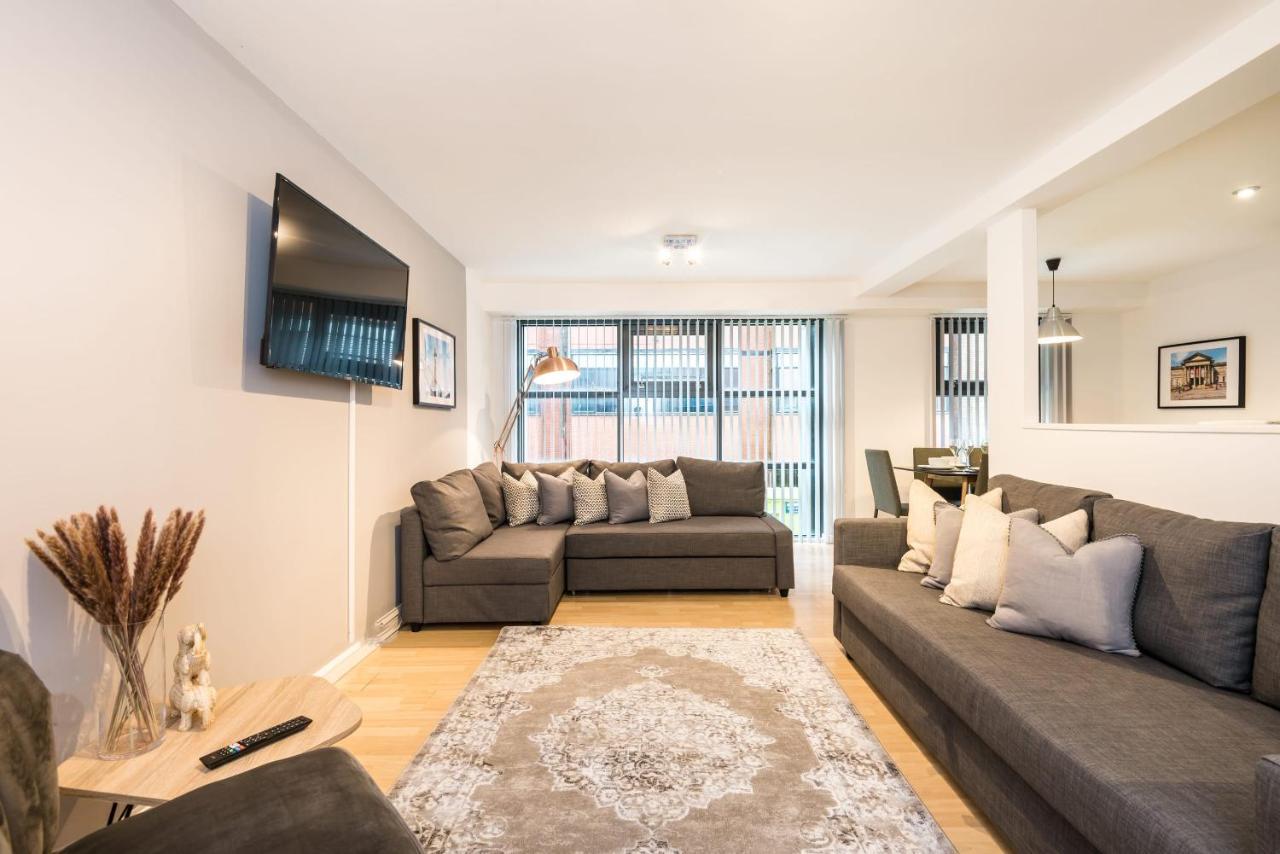 Holiday home Host - Central Modern Two Bedroom Apt - Secure Parking! *