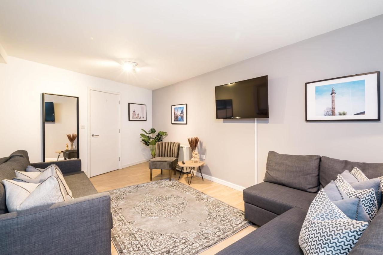 Host - Central Modern Two Bedroom Apt - Secure Parking! Liverpool
