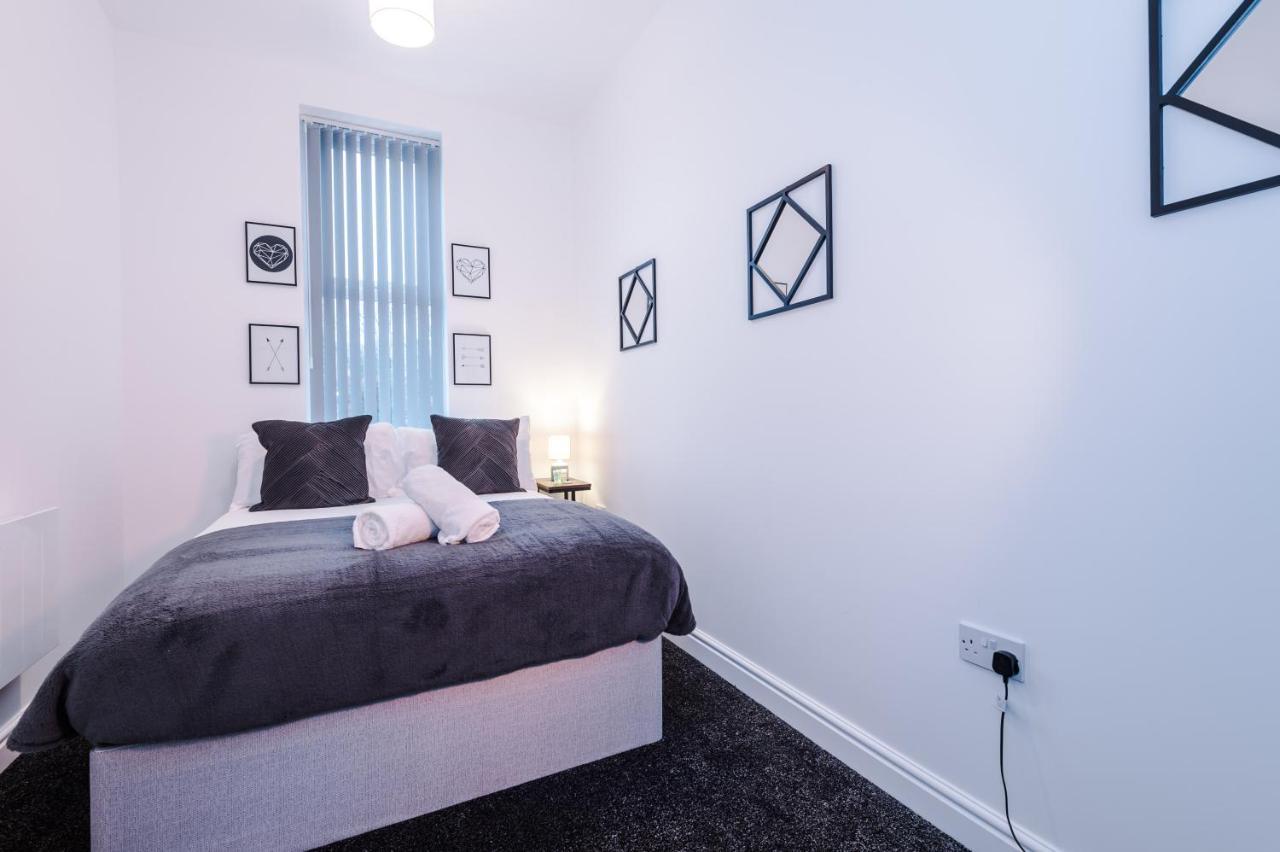 Relaxing & Comfy In Free Wifi Netflix And Parking Apartment Liverpool