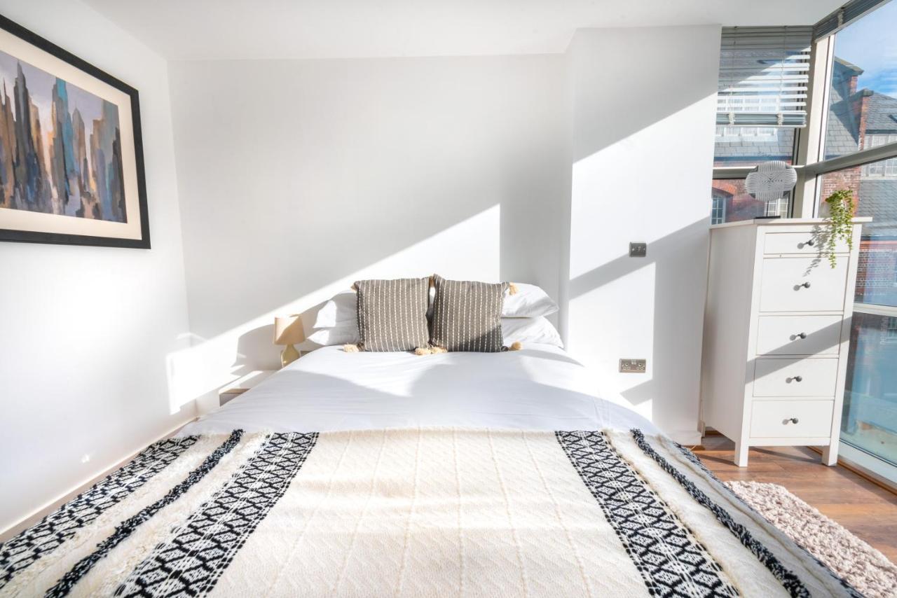 Free Parking Balcony Modern 2 Bed Citycentre Apartment *