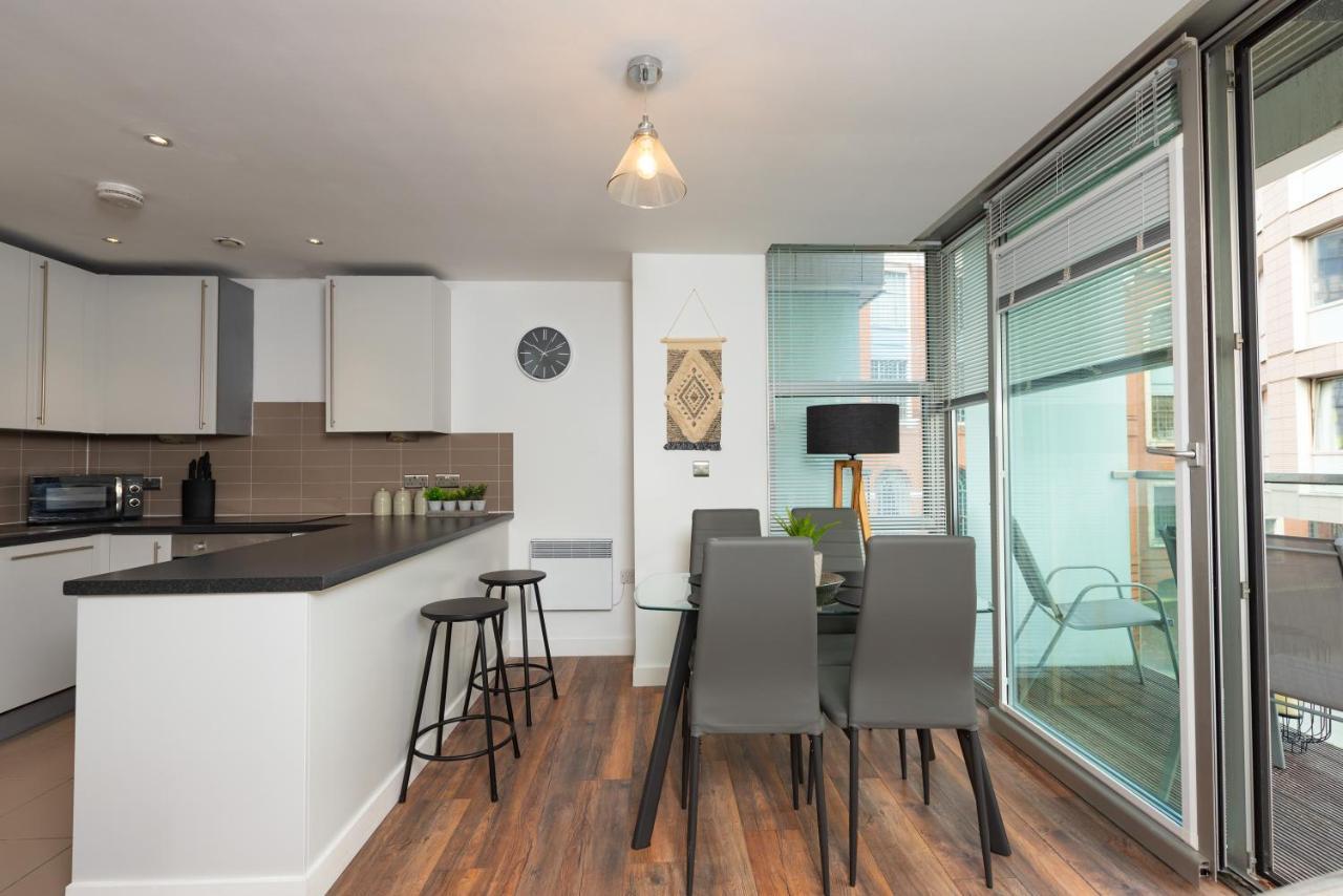 Free Parking Balcony Modern 2 Bed Citycentre *