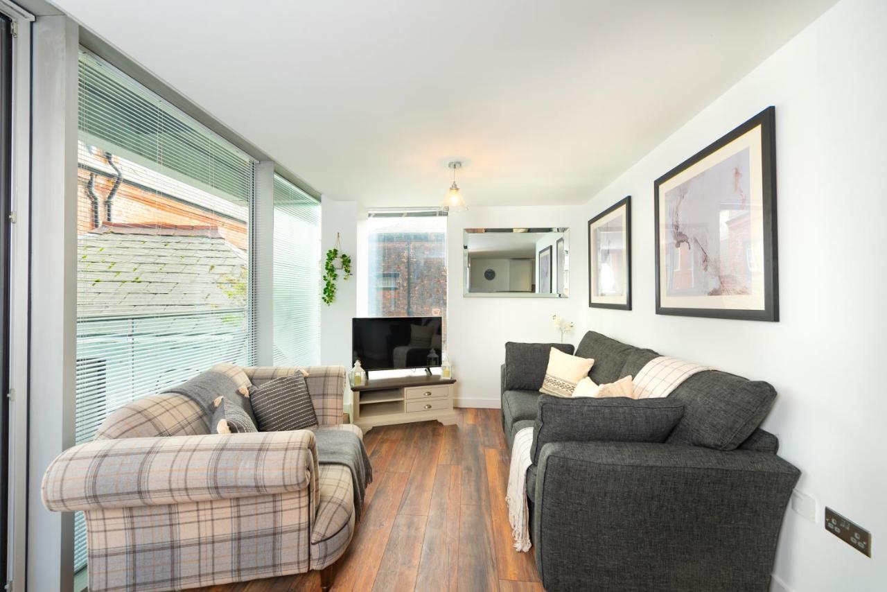 Free Parking Balcony Modern 2 Bed Citycentre *