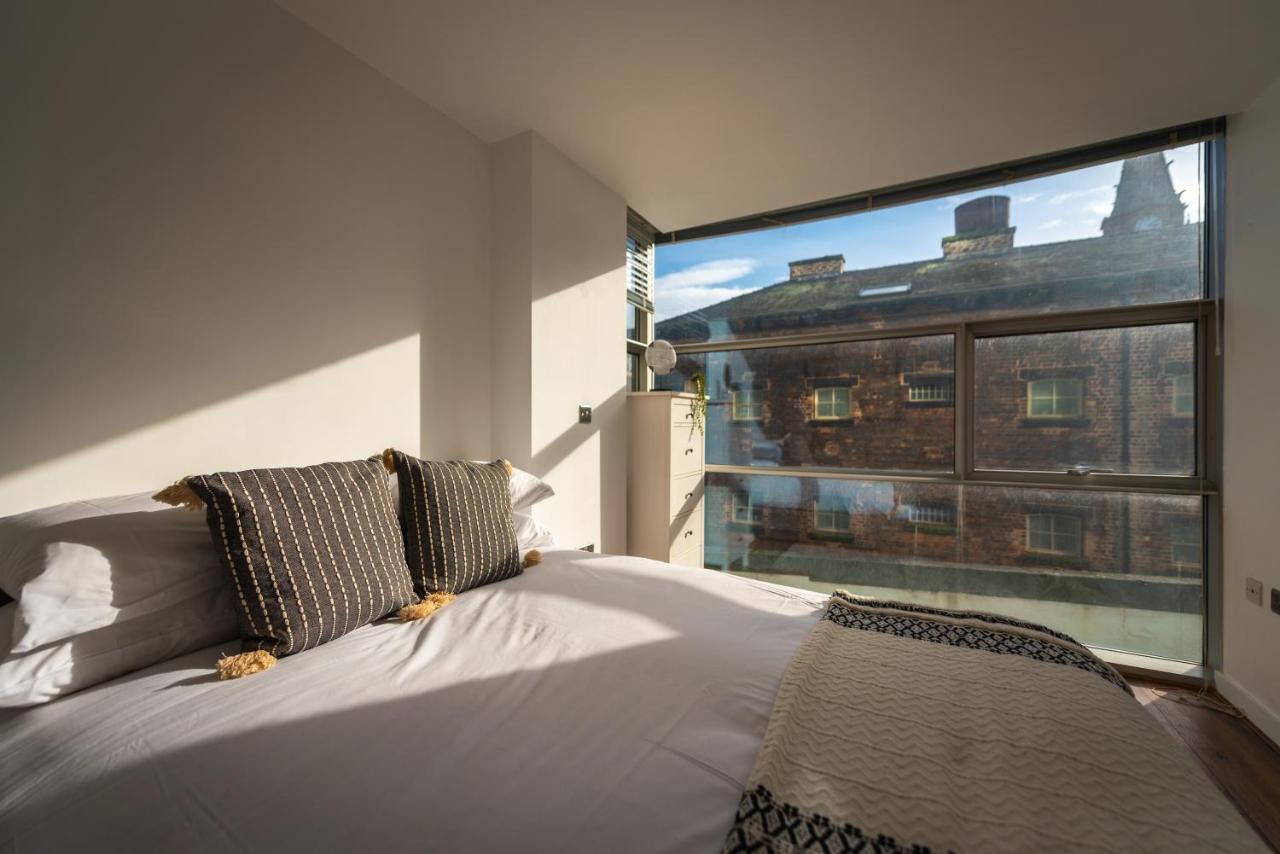Free Parking Balcony Modern 2 Bed Citycentre Apartment *