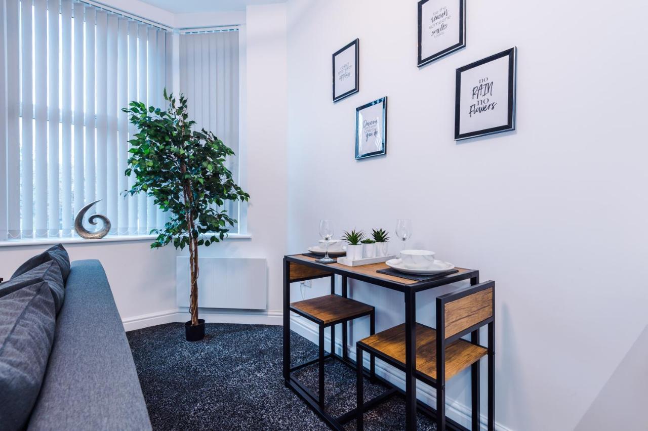 Relaxing & Comfy In Free Wifi Netflix And Parking * Liverpool