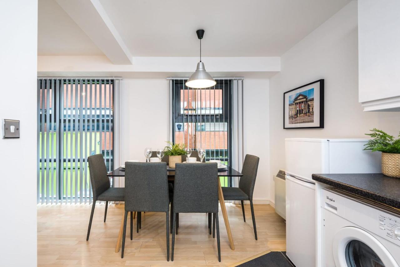 Host - Central Modern Two Bedroom Apt - Secure Parking! Holiday home
