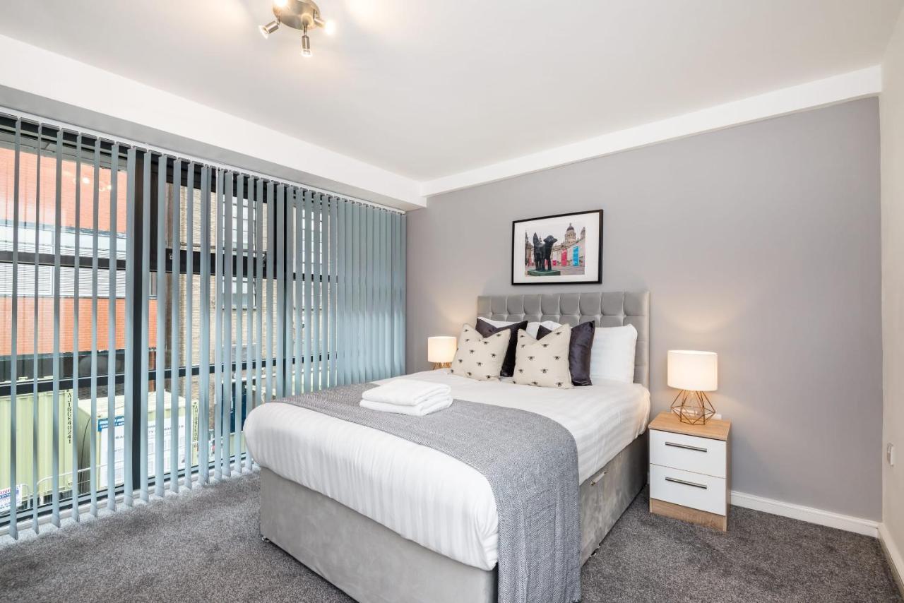 Holiday home Host - Central Modern Two Bedroom Apt - Secure Parking! *