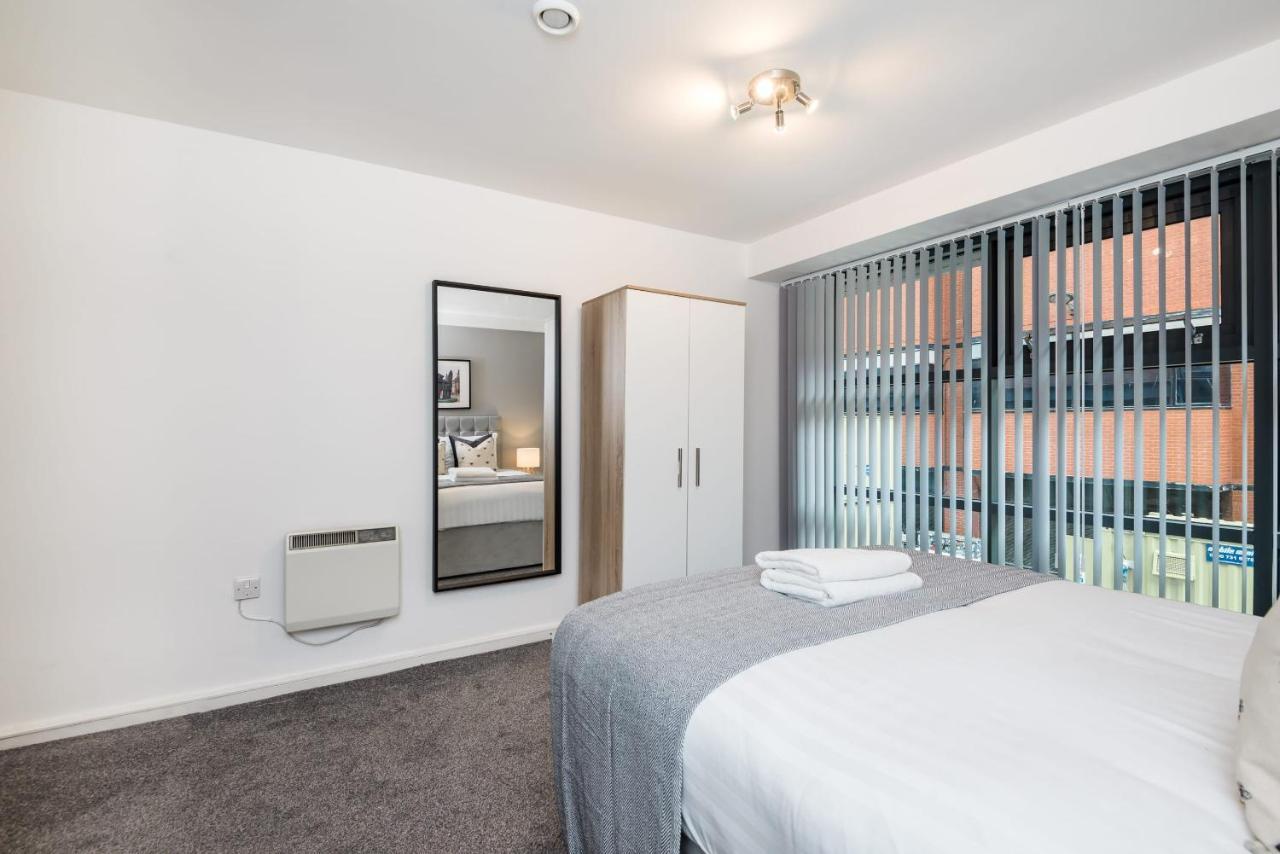 Host - Central Modern Two Bedroom Apt - Secure Parking! Holiday home *