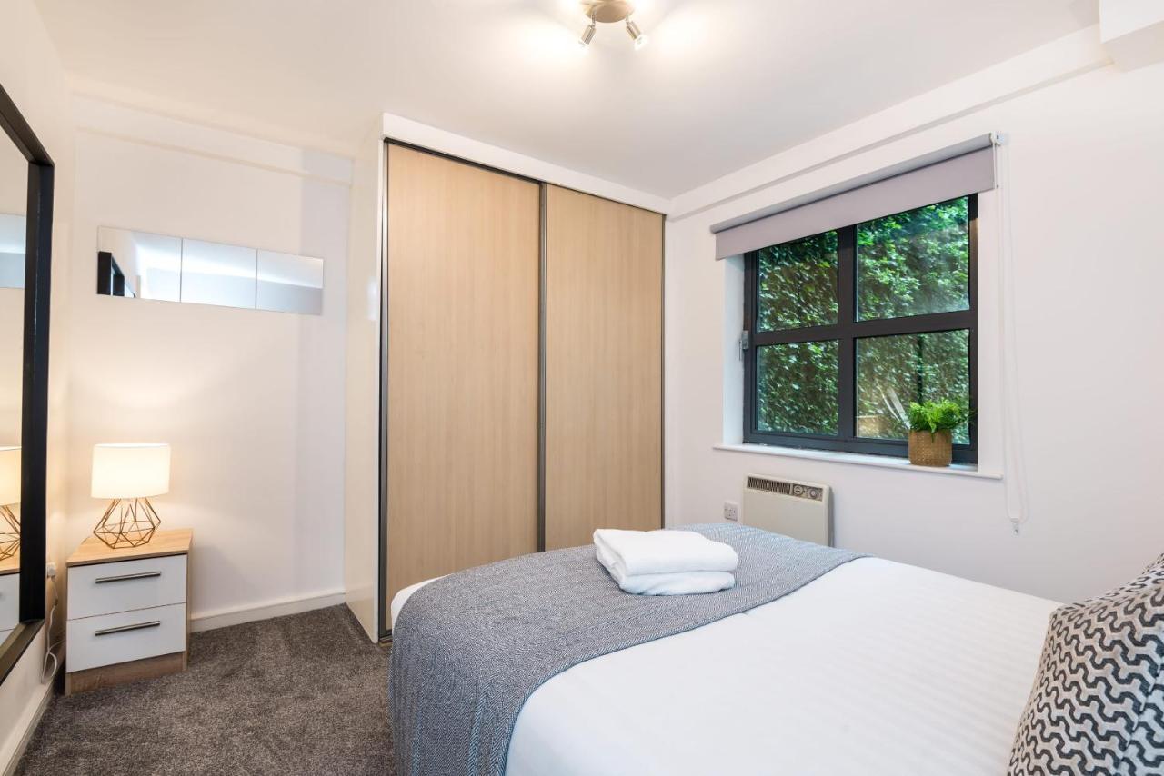 Host - Central Modern Two Bedroom Apt - Secure Parking! * Liverpool