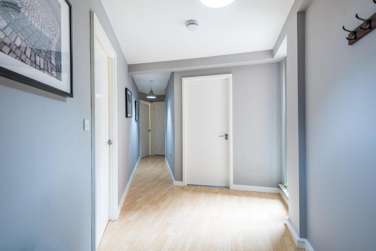 Holiday home Host - Central Modern Two Bedroom Apt - Secure Parking! Liverpool