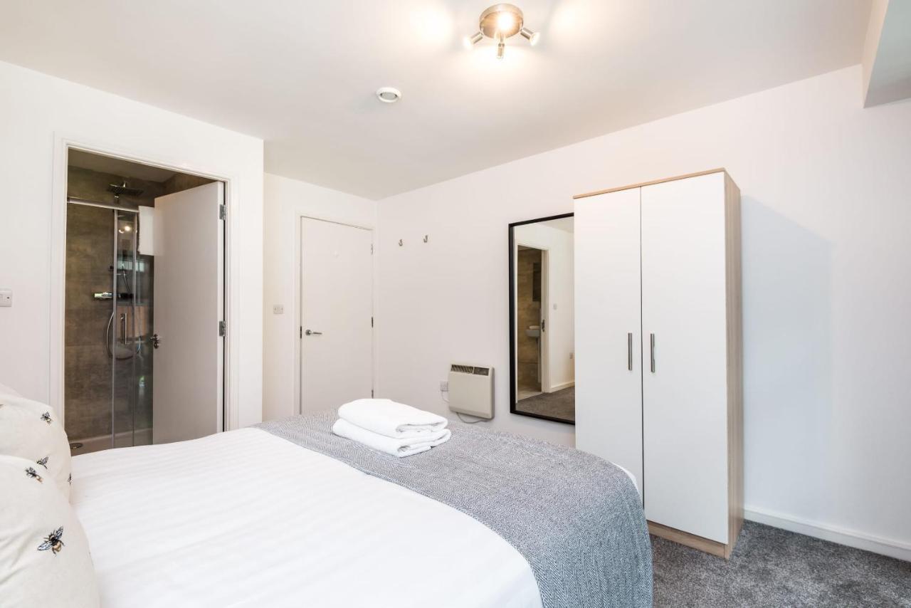 Holiday home Host - Central Modern Two Bedroom Apt - Secure Parking!