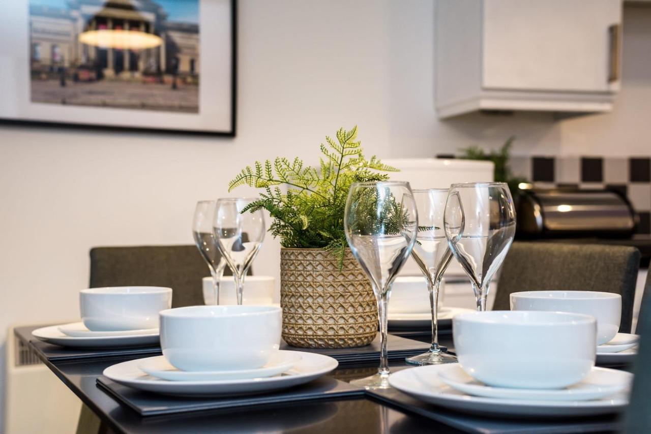 Host - Central Modern Two Bedroom Apt - Secure Parking!