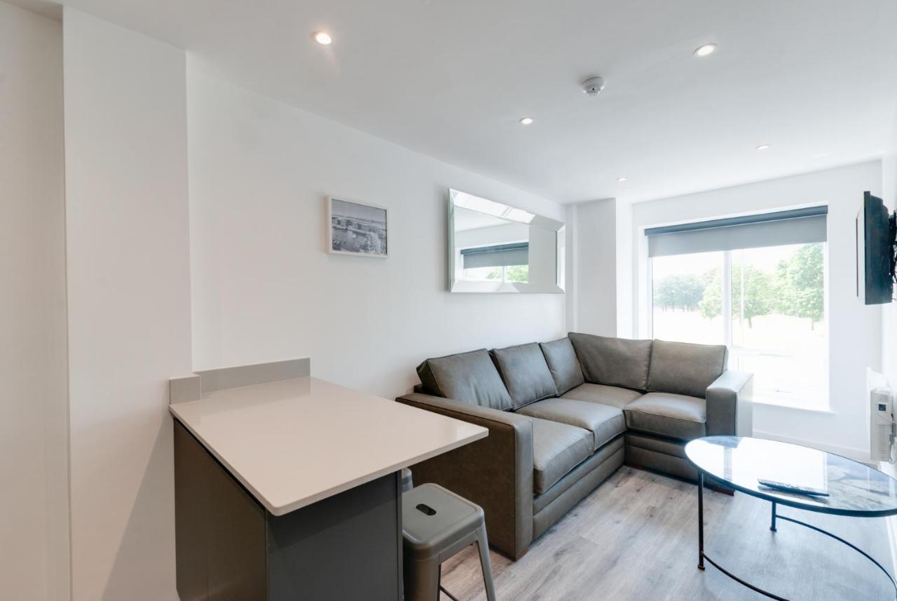 Short Apartment