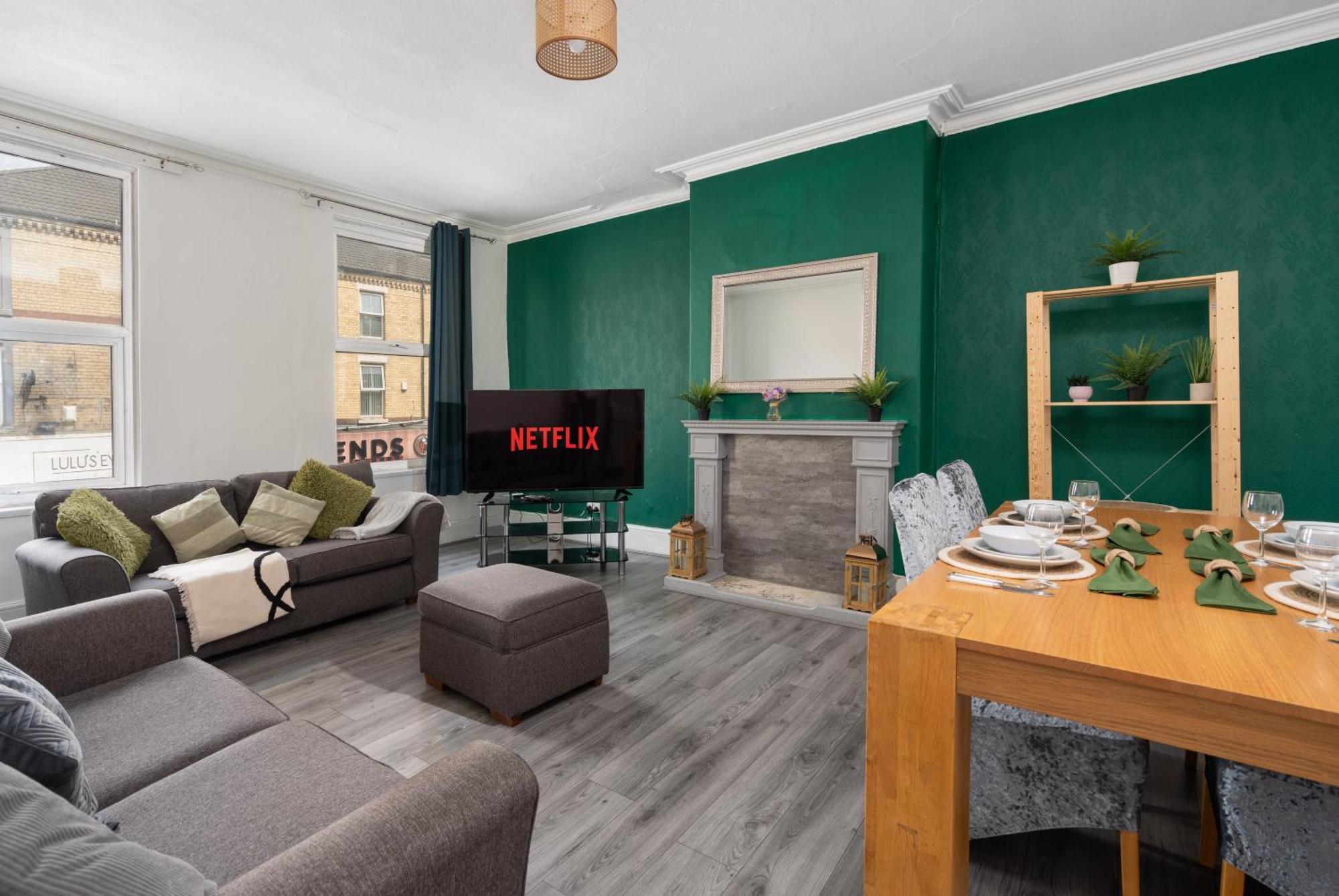 Spacious 4-bedroom - Free Public Parking *