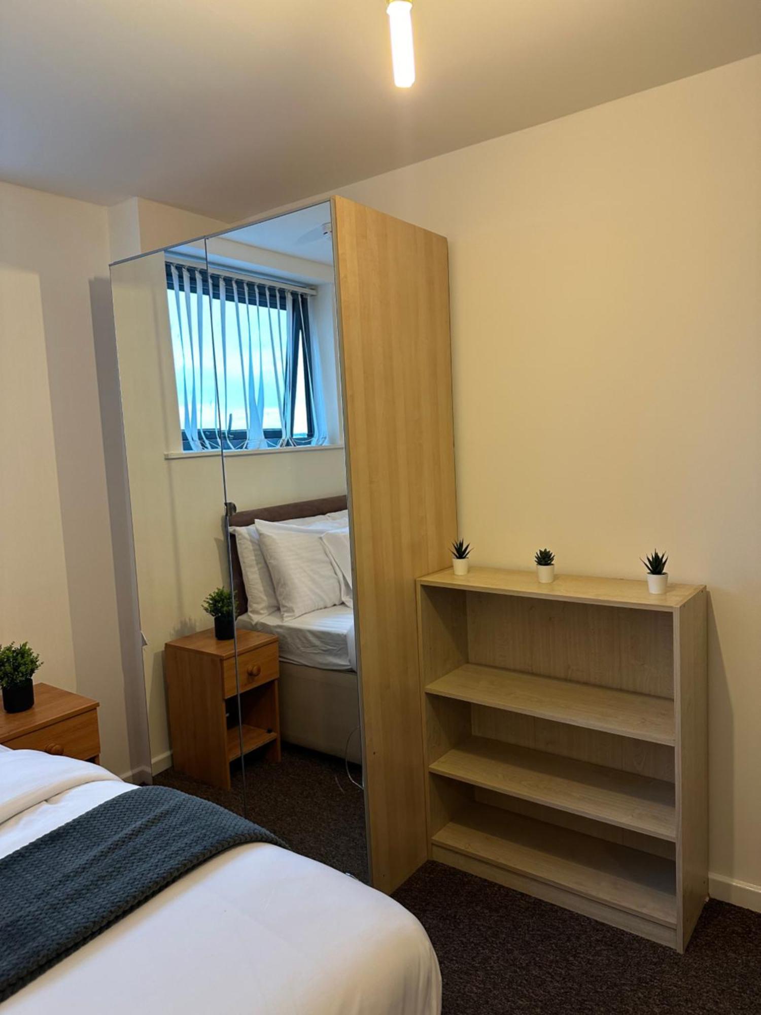 Centre 2 Bed 2 Bath With En-suite * Liverpool