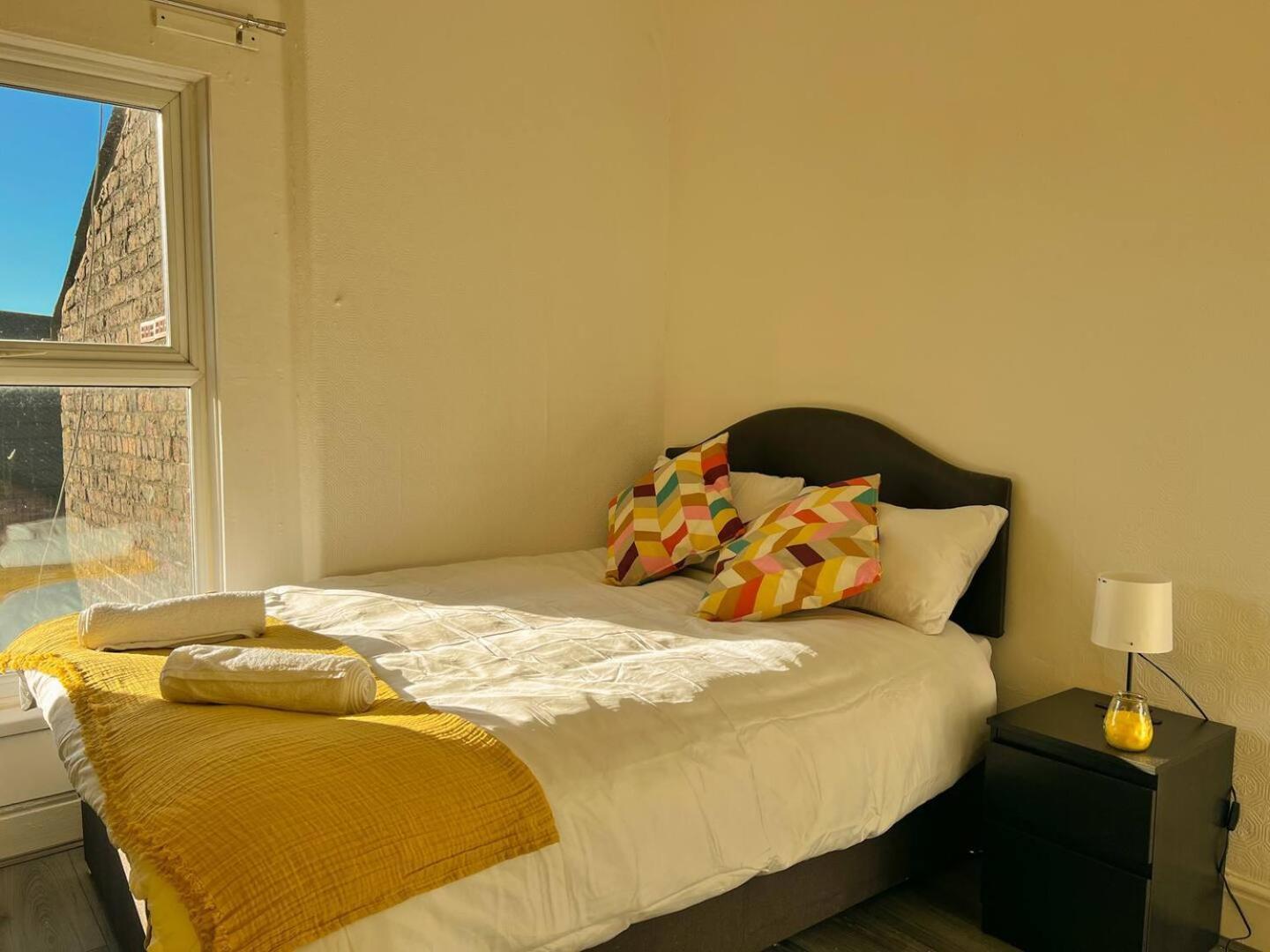 Spacious 4-bedroom - Free Public Parking Liverpool