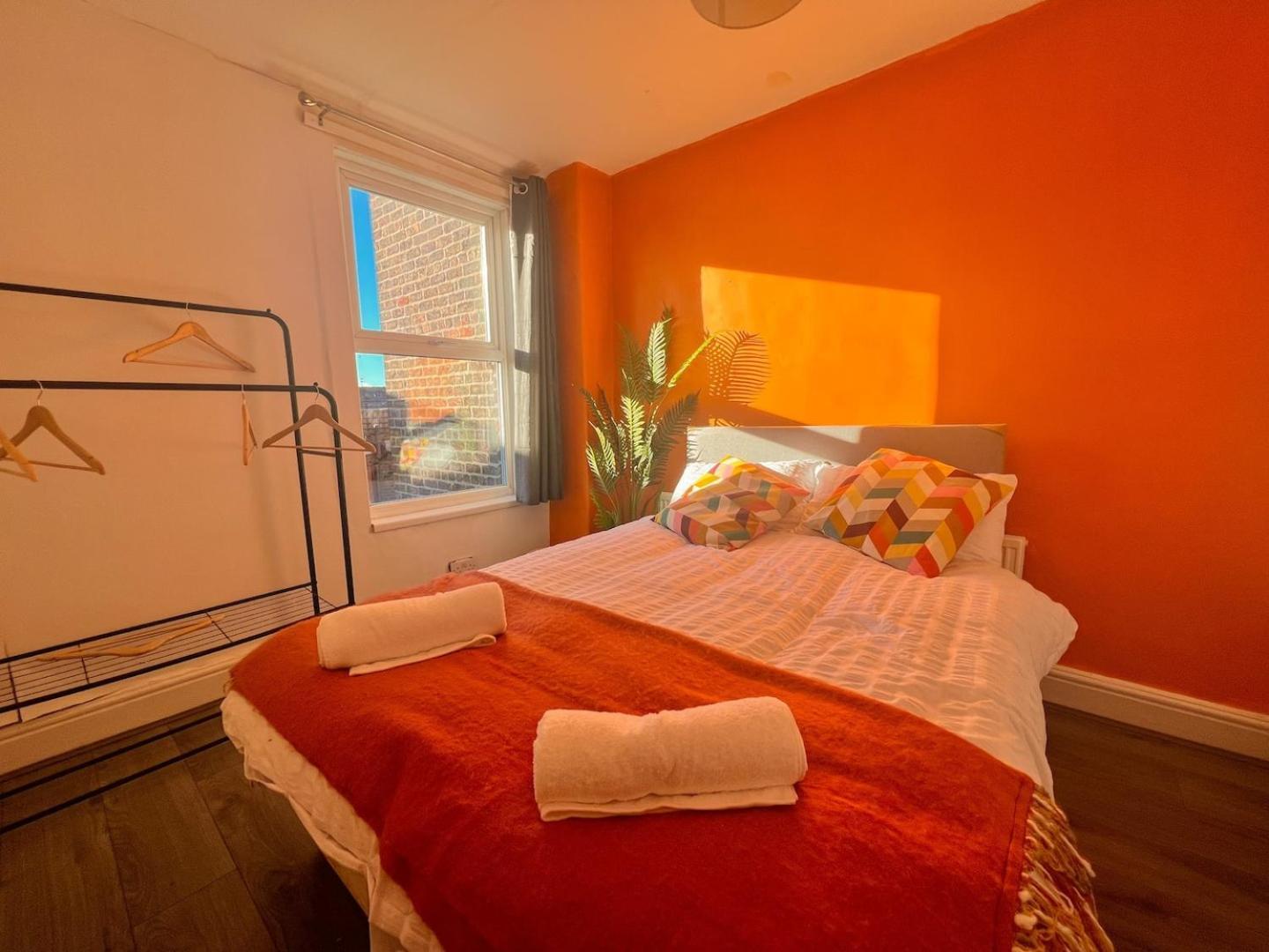 Spacious 4-bedroom - Free Public Parking * Liverpool