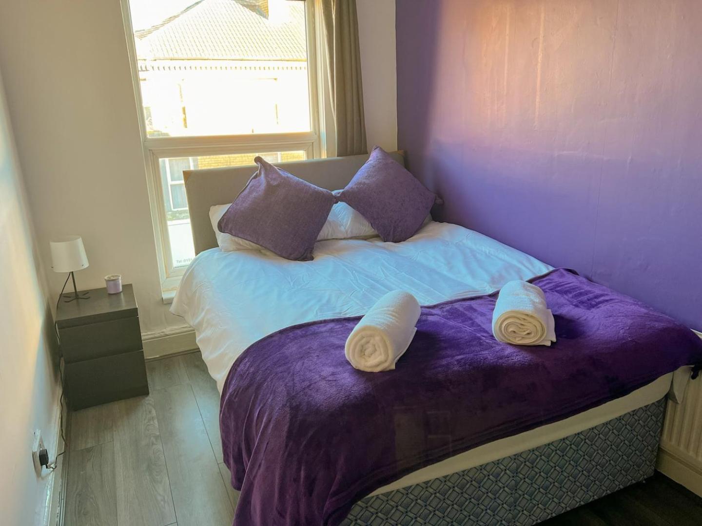 Apartment Spacious 4-bedroom - Free Public Parking Liverpool