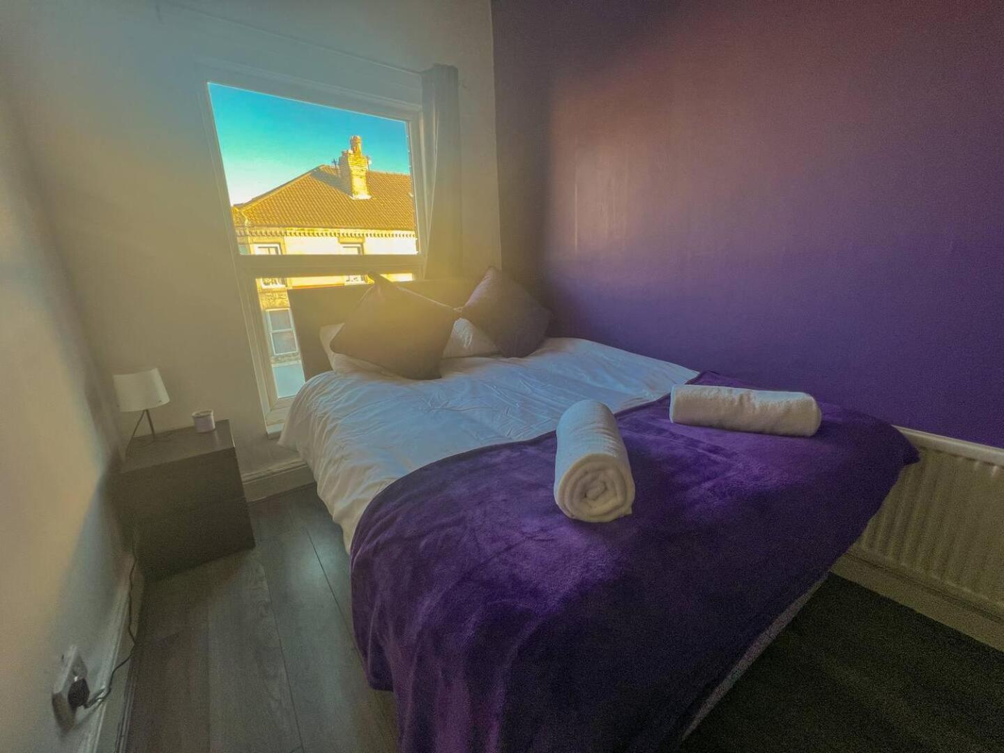 Spacious 4-bedroom - Free Public Parking *