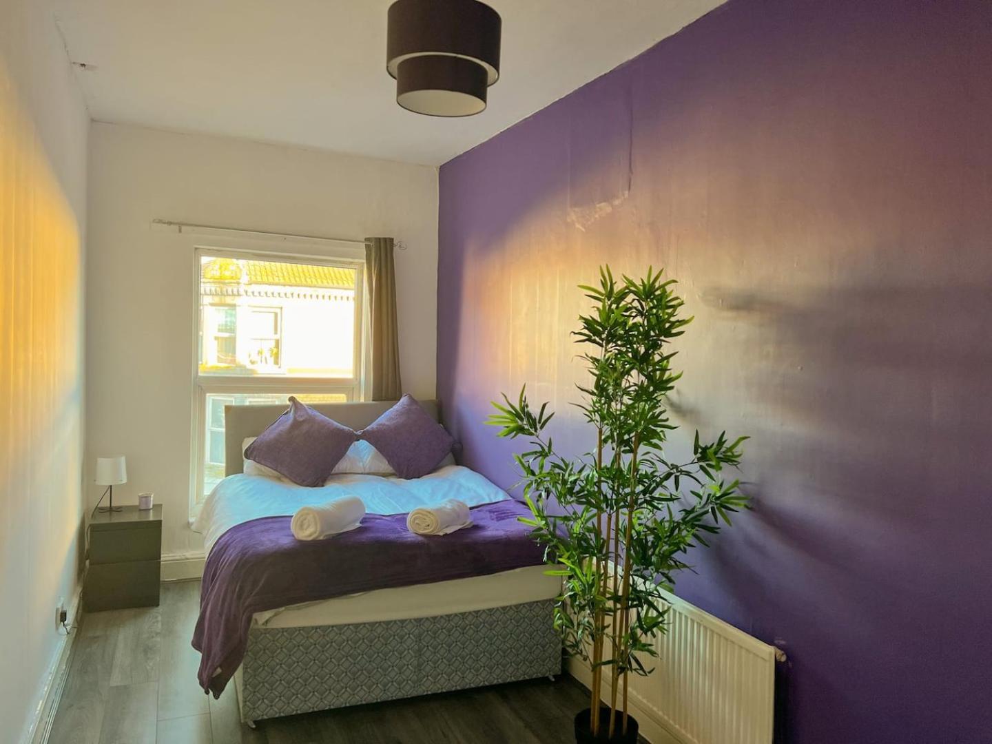 Spacious 4-bedroom - Free Public Parking Liverpool