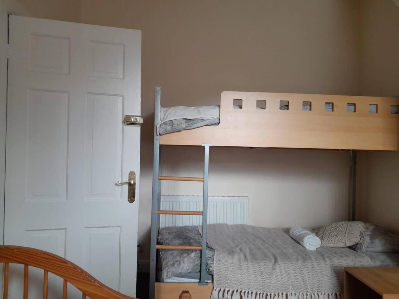 Large House Sleeps13 Close To Lfc Stadium Anfield Holiday home