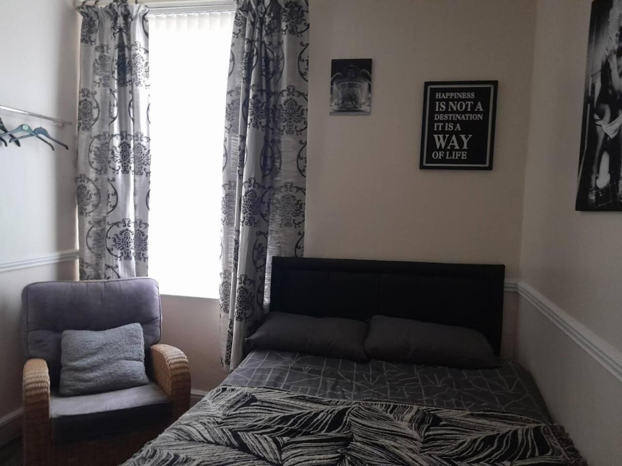 Large House Sleeps13 Close To Lfc Stadium Anfield Holiday home