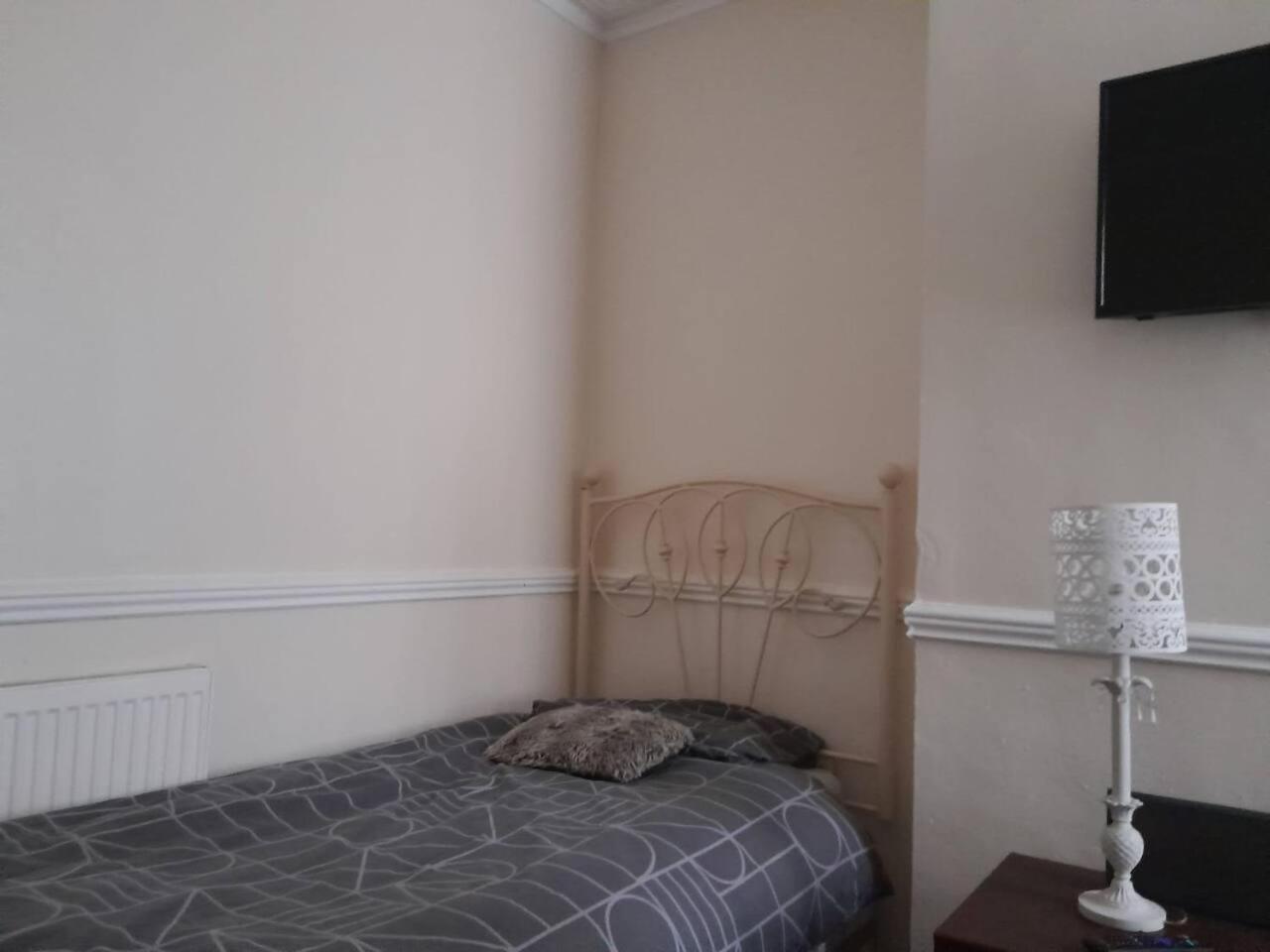 Large House Sleeps13 Close To Lfc Stadium Anfield Holiday home Liverpool