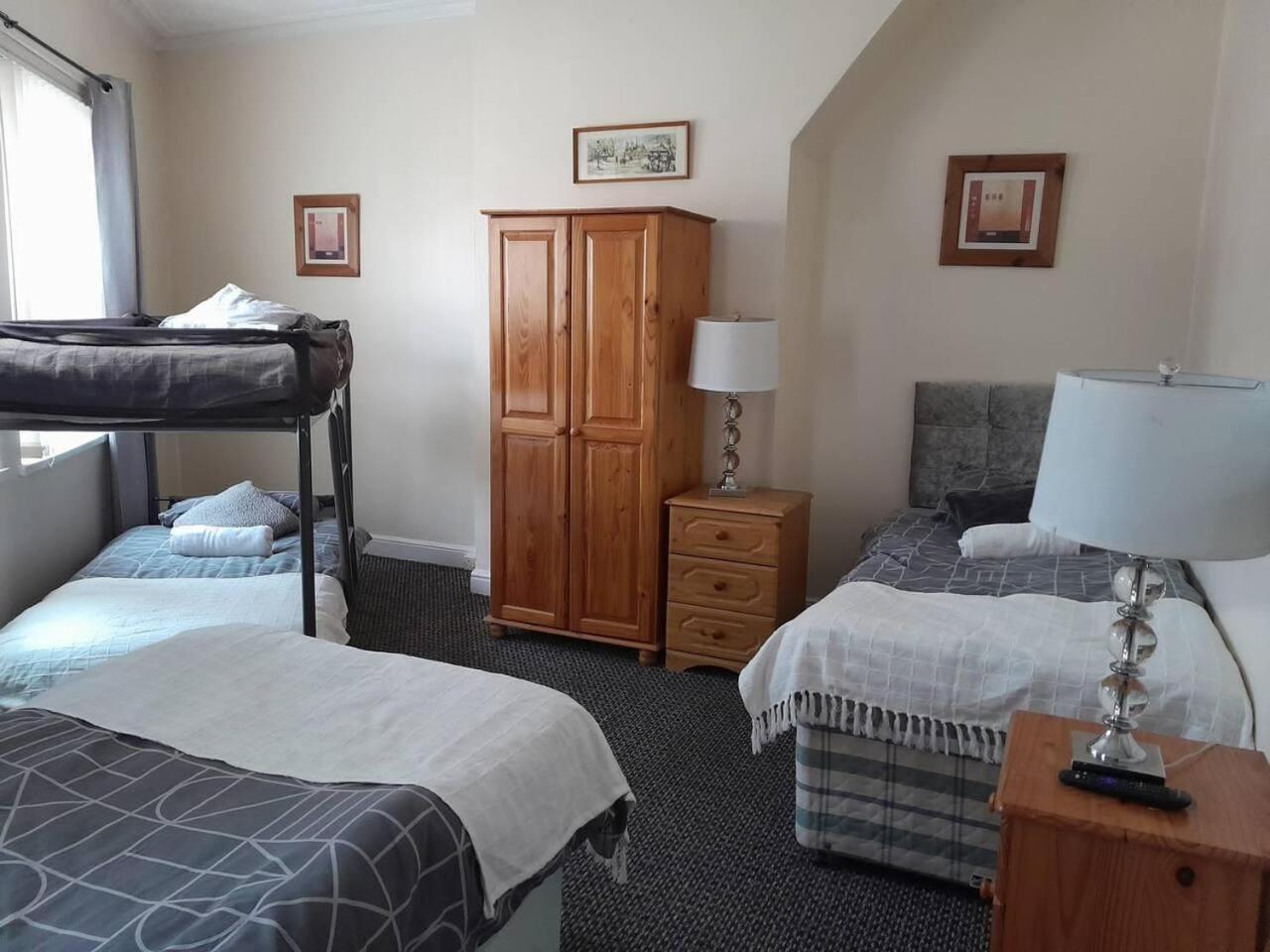 Large House Sleeps13 Close To Lfc Stadium Anfield Holiday home