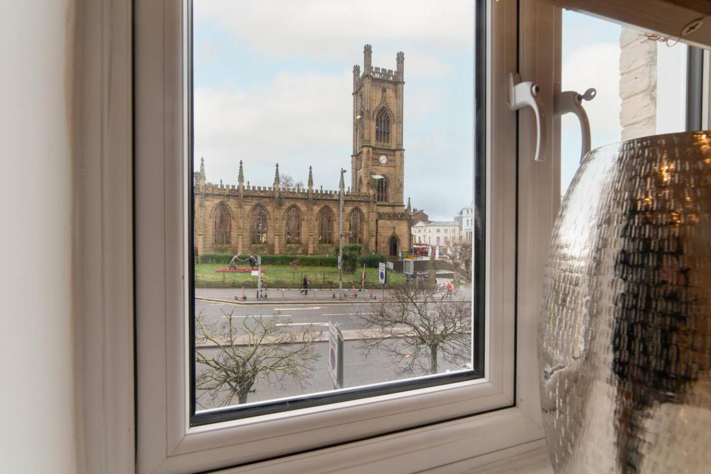 Apartment 1st Floor Opposite Bombed Out Church Liverpool