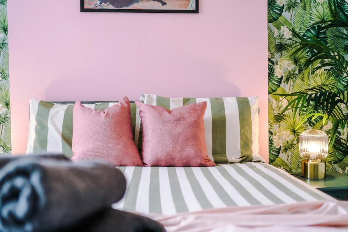Anfield Townhouse Sleeps 12 7min Walk To Stadium Holiday home