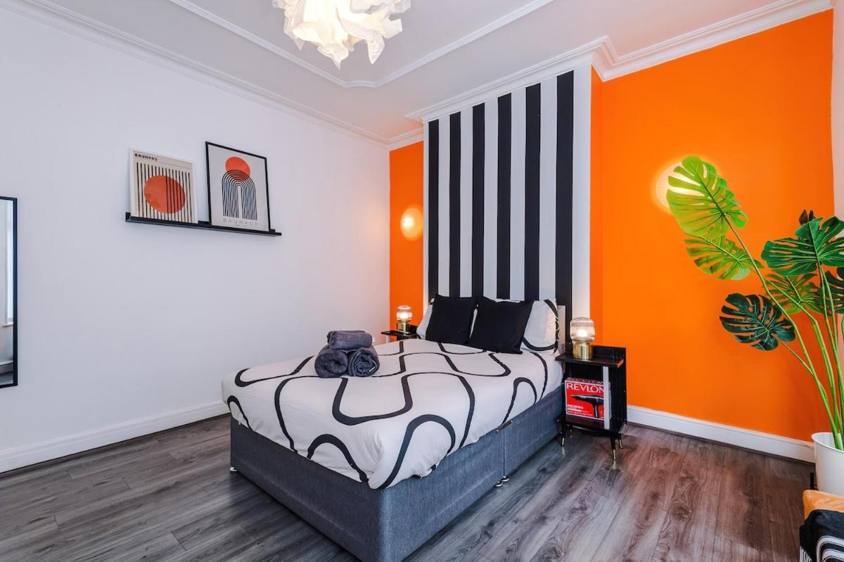 Anfield Townhouse Sleeps 12 7min Walk To Stadium Holiday home Liverpool