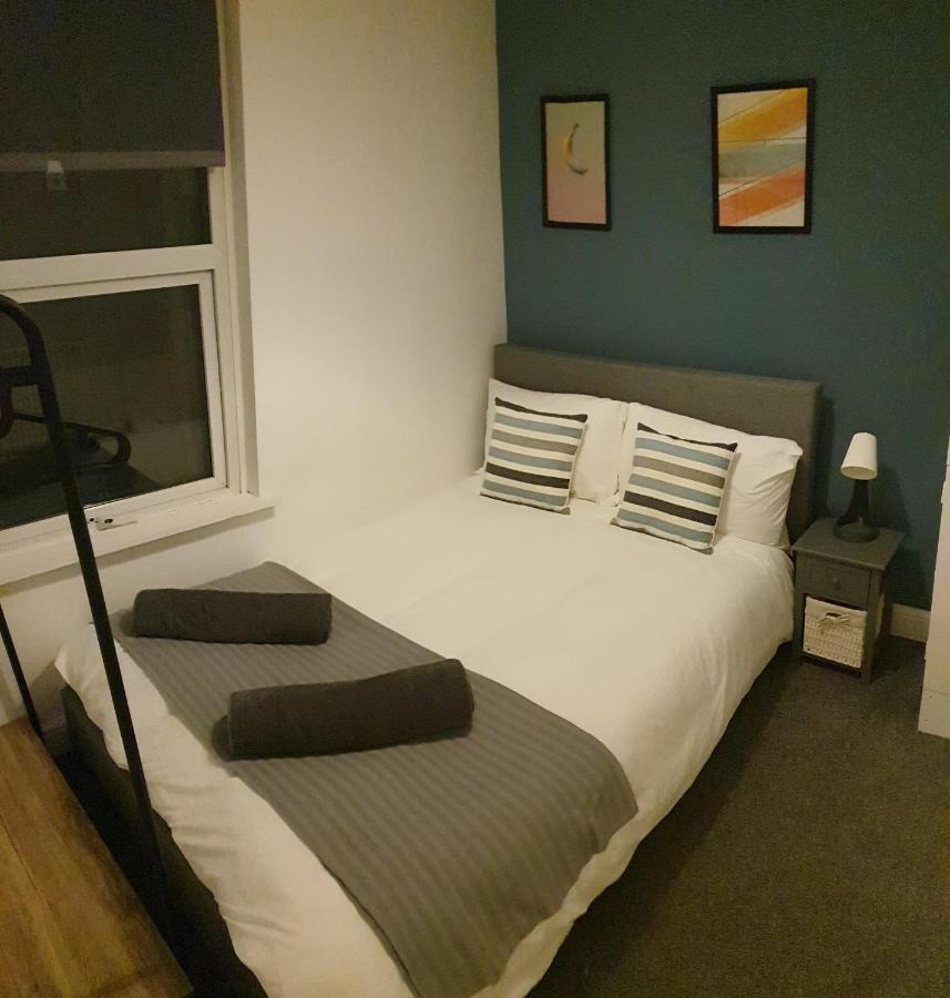 Apartment 4 Bedrooms, Sleeps 10, Near Lfc & Efc *