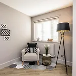 Air Host And Stay - Birchfield Lodge - Sleeps 10 Amazing Spacious House