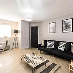 Air Host And Stay - Birchfield Lodge - Sleeps 10 Amazing Spacious House