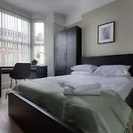 Host Liverpool - Artsy Stadium Suite, City Center & Garden