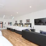 Concert Square Apartments By Happy Days