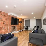 Concert Square Apartments By Happy Days
