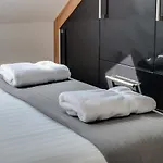 Base Serviced Apartments - Sir Thomas Street