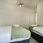 Host Liverpool - Family Home Near Centre, Pets Ok & Free Parking
