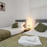 2 Bedroom House Liverpool- Large & Cosy- Sleeps 5 By Hinkley Homes Short Lets & Serviced Accommodation