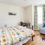 Carlton Villa: Gorgeous Detached Home With Parking