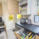 Carlton Villa: Gorgeous Detached Home With Parking